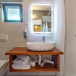 Gorgeous Apartment In Vir With Wifi * Vir