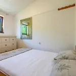 Gorgeous Apartment In Vir With Wifi Apartment *