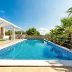 Gorgeous Apartment In Vir With Wifi Apartment *