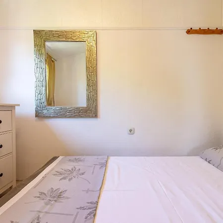 Gorgeous Apartment In Vir With Wifi