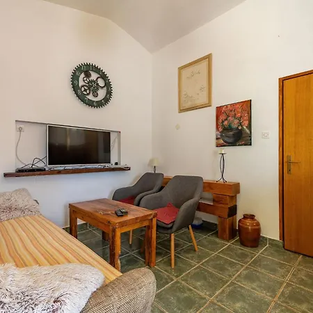 Gorgeous Apartment In Vir With Wifi شقة