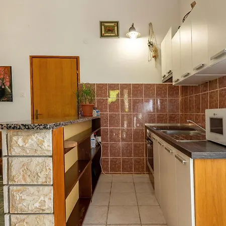 Gorgeous Apartment In Vir With Wifi * فير