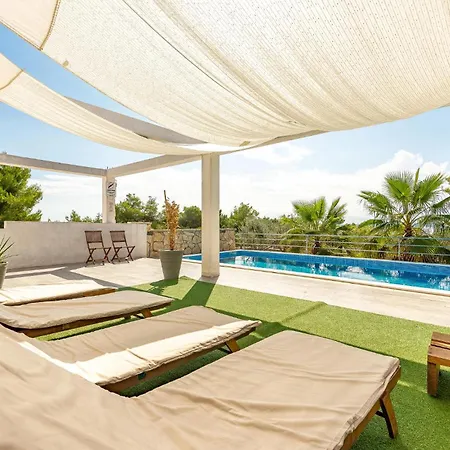 Gorgeous Apartment In Vir With Wifi *