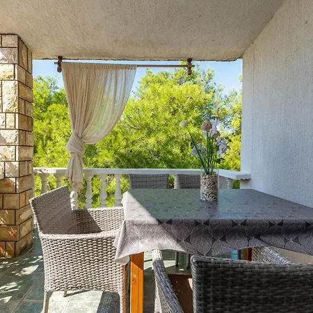 Gorgeous Apartment In Vir With Wifi شقة فير